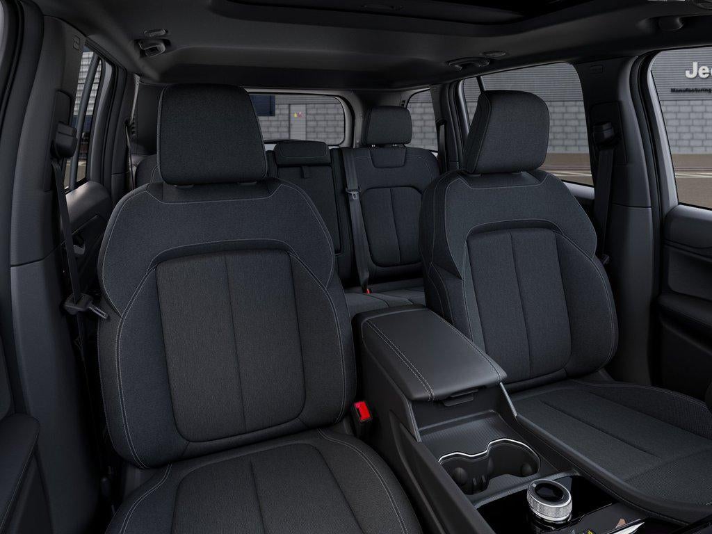 2027 Jeep Grand Cherokee GRAND CHEROKEE LAREDO X 4X4
